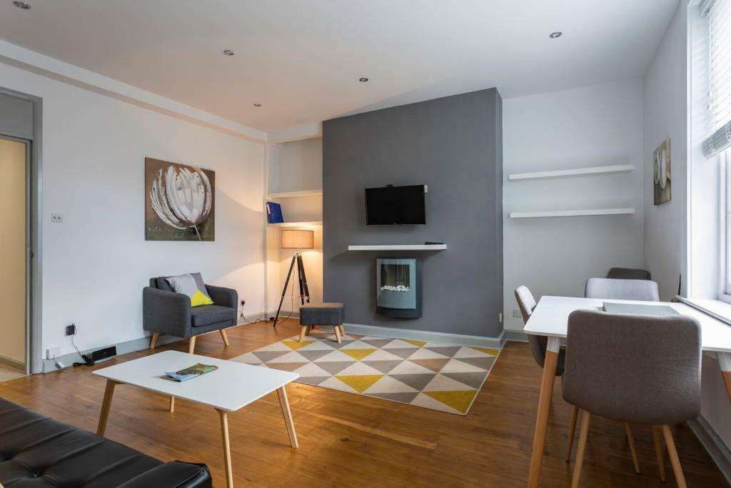 Spacious Central Chic Apartment - Simplycheckin Winchester Exterior photo