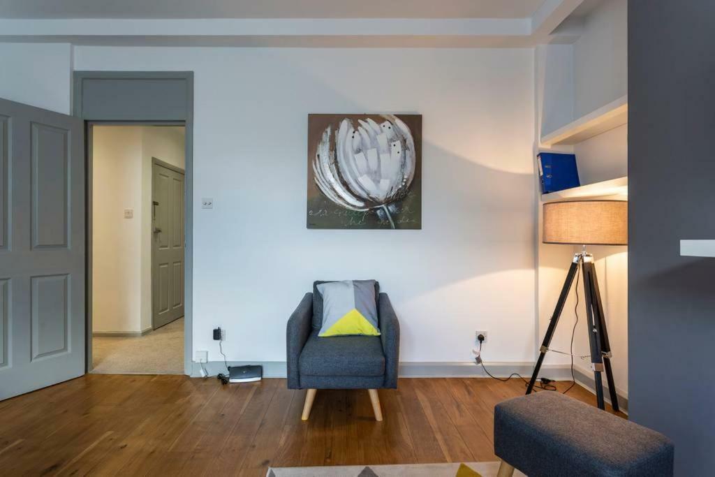 Spacious Central Chic Apartment - Simplycheckin Winchester Exterior photo
