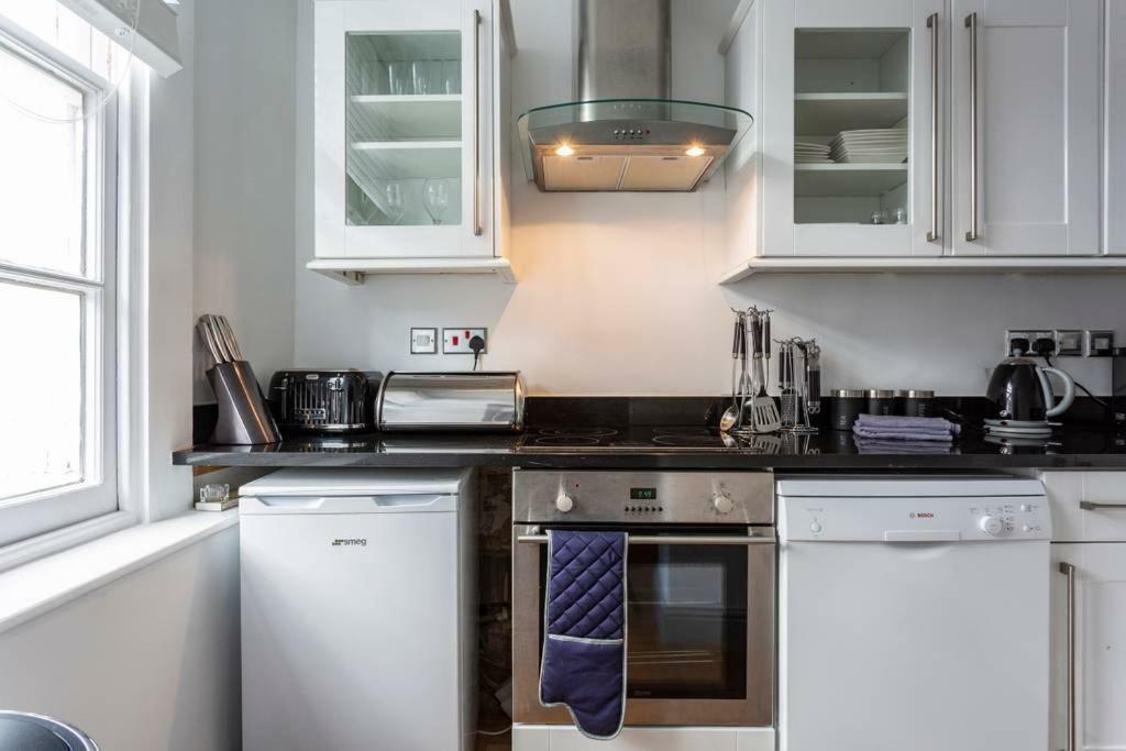 Spacious Central Chic Apartment - Simplycheckin Winchester Exterior photo