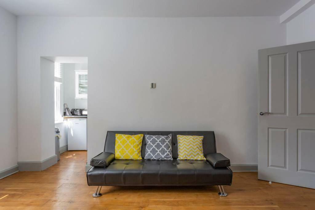 Spacious Central Chic Apartment - Simplycheckin Winchester Exterior photo