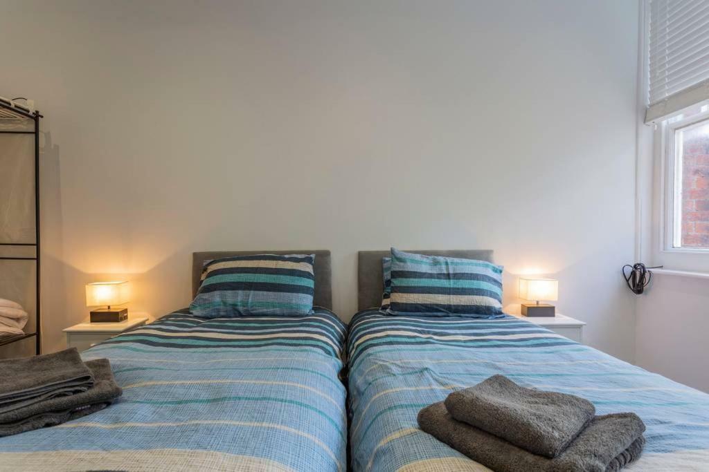 Spacious Central Chic Apartment - Simplycheckin Winchester Exterior photo