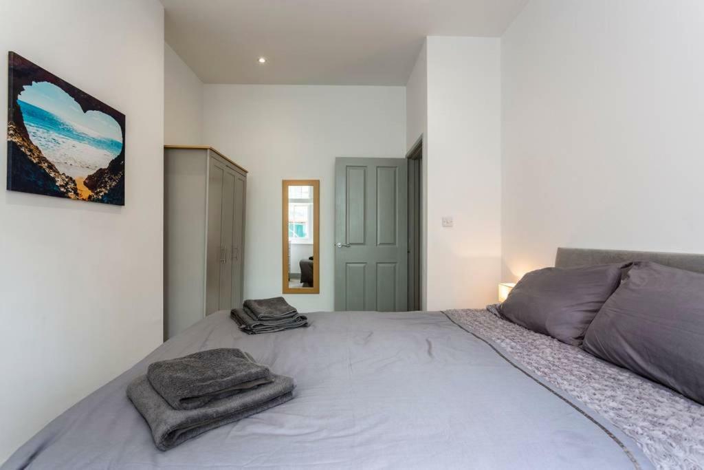 Spacious Central Chic Apartment - Simplycheckin Winchester Exterior photo